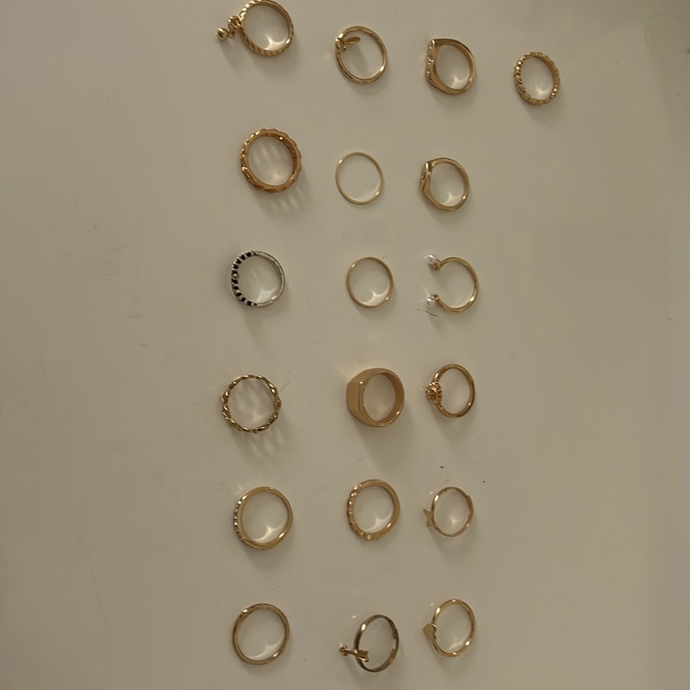 Gold 19pack of rings